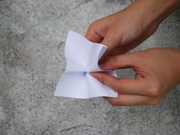 From memo pad paper to flower in 3 seconds