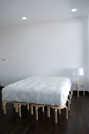 Bed Set = FROSTA stool (21 pieces) + KULLA table lamp